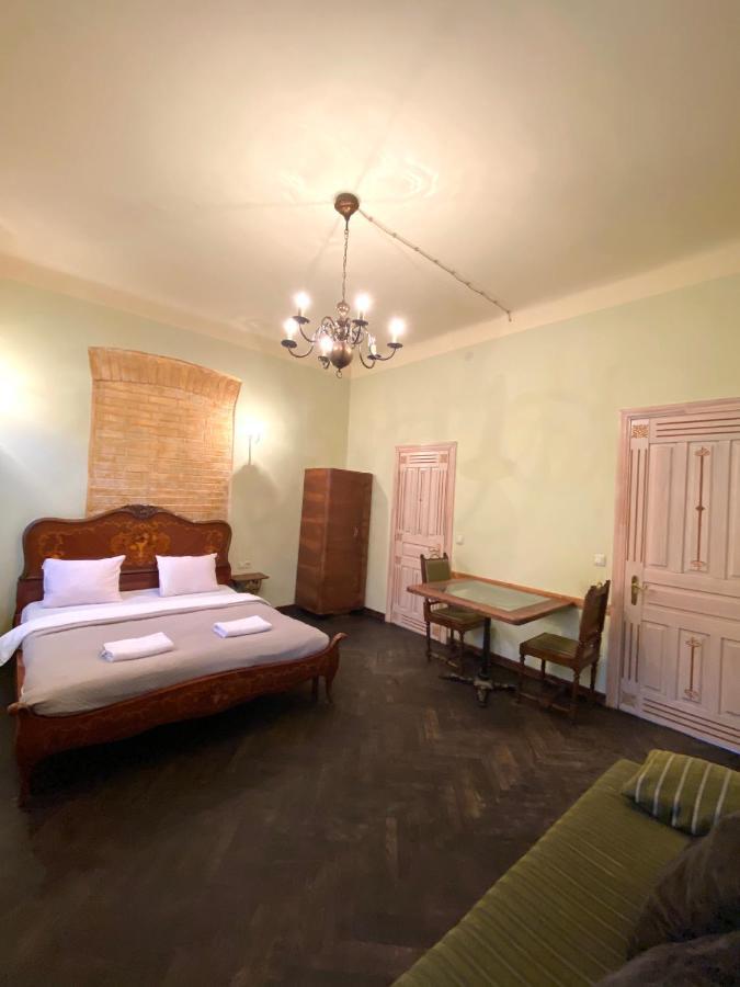 Квартира В Центрі На Вулиці Валова 21 Leópolis Exterior foto