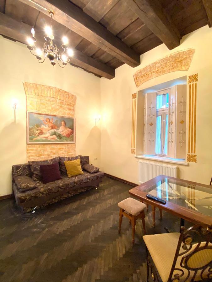 Квартира В Центрі На Вулиці Валова 21 Leópolis Exterior foto