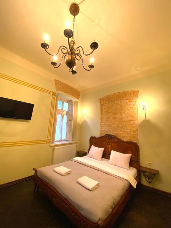 Квартира В Центрі На Вулиці Валова 21 Leópolis Exterior foto