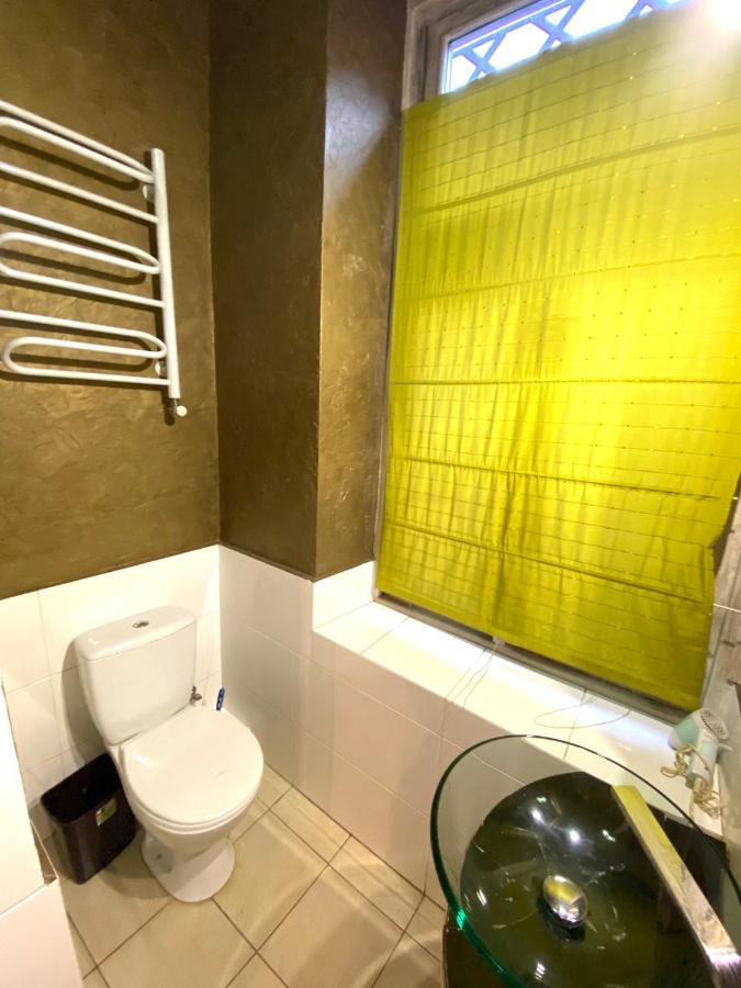 Квартира В Центрі На Вулиці Валова 21 Leópolis Exterior foto