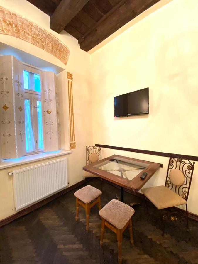 Квартира В Центрі На Вулиці Валова 21 Leópolis Exterior foto