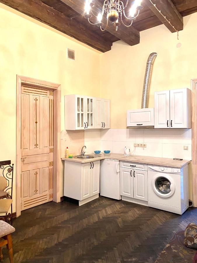 Квартира В Центрі На Вулиці Валова 21 Leópolis Exterior foto